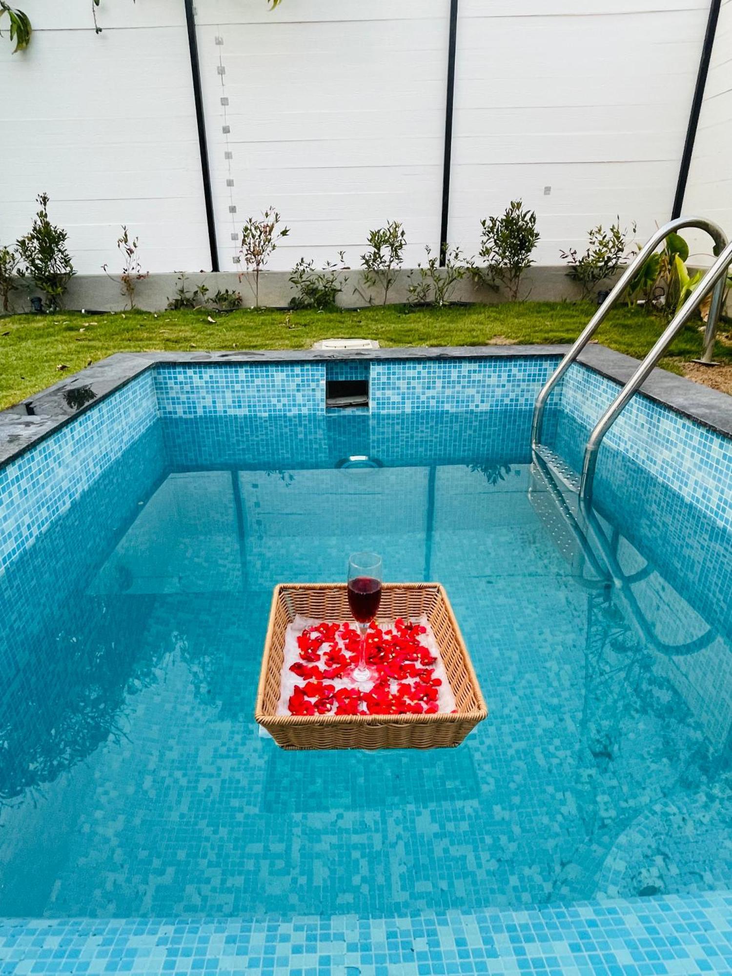Aura Farms - Private Pool Cottages Rāmanagaram Exterior foto